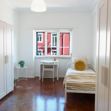 Alvalade Skyview Coliving Homestay Lisbon